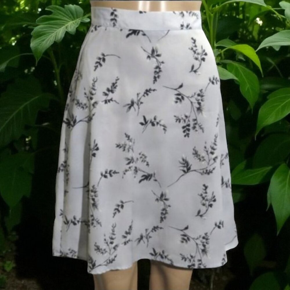 Cute Grey & Black Floral  Short Skirt
